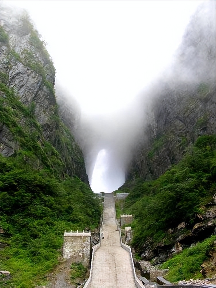 祖国山河美如画名胜古迹遍天下,有哪些描述祖国大好山河的诗词