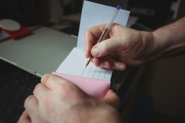 未签购房合同只有收据可以起诉吗,购房合同和发票已出能退房吗