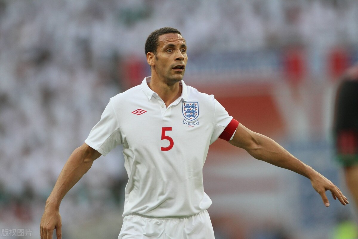 足坛十大中后卫传奇,历史足坛最佳中后卫