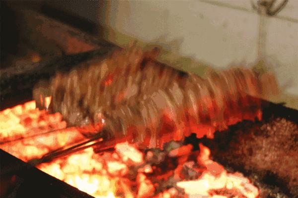 中国吃羊的视频,中国饮食行业三巨头