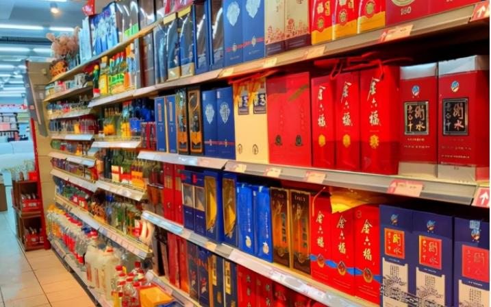 超市买酒安全,买白酒去超市还是去店里送人