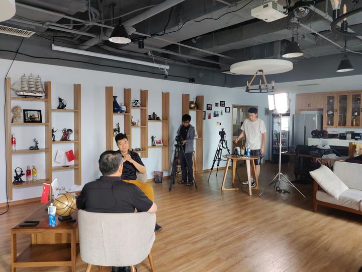 赵继伟三分张镇麟补扣,赵继伟从中场滑到三分线