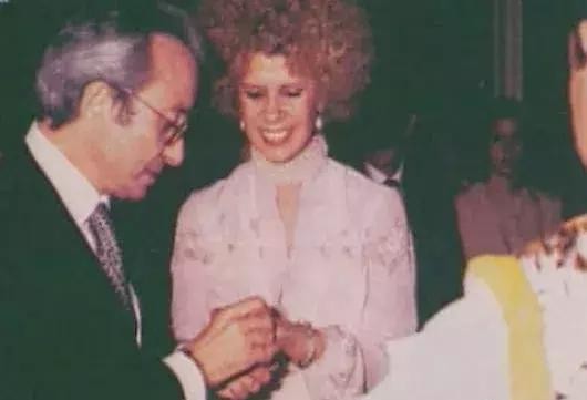 西班牙女公爵第三任丈夫,西班牙女公爵电影完整版