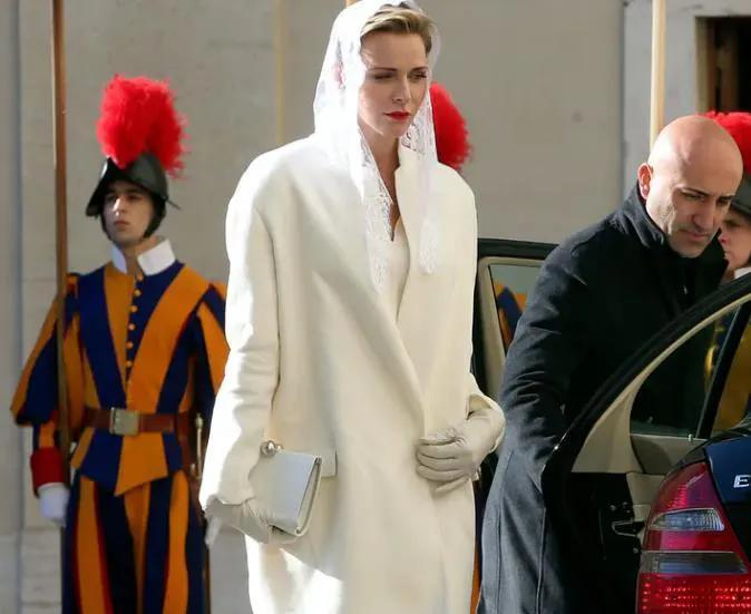 摩纳哥王妃们的悲哀:奥斯卡影后和“逃跑王妃”夏琳的悲情一生