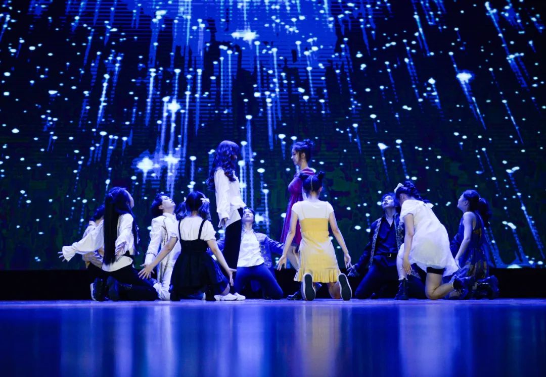 浠婂鑸炲姩,浠婂鑸炶捣鏉ュ箍鍦鸿垶