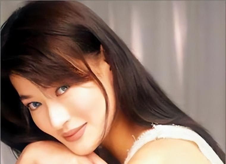 汤唯和吴倩莲相似的度有多少,汤唯和吴倩莲太像了