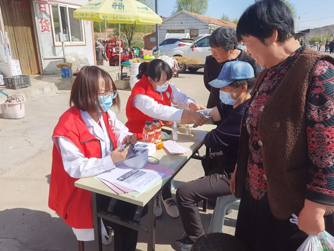 驿道镇开展免费义诊志愿服务活动,义诊服务进社区爱心服务暖人心