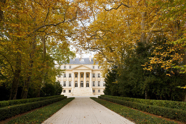 请说出5个法国葡萄酒产区名称,简述中国葡萄酒的主要产区及名品