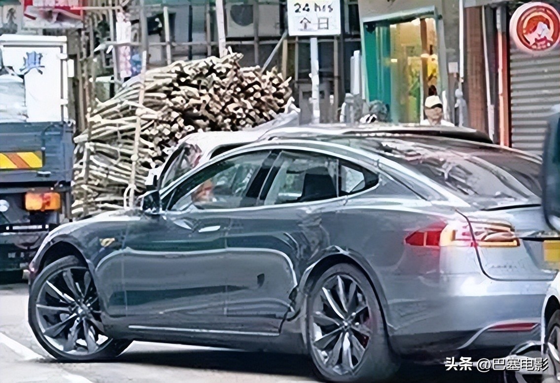 目前郑伊健靠什么生活,郑伊健低调笑谈婚后生活