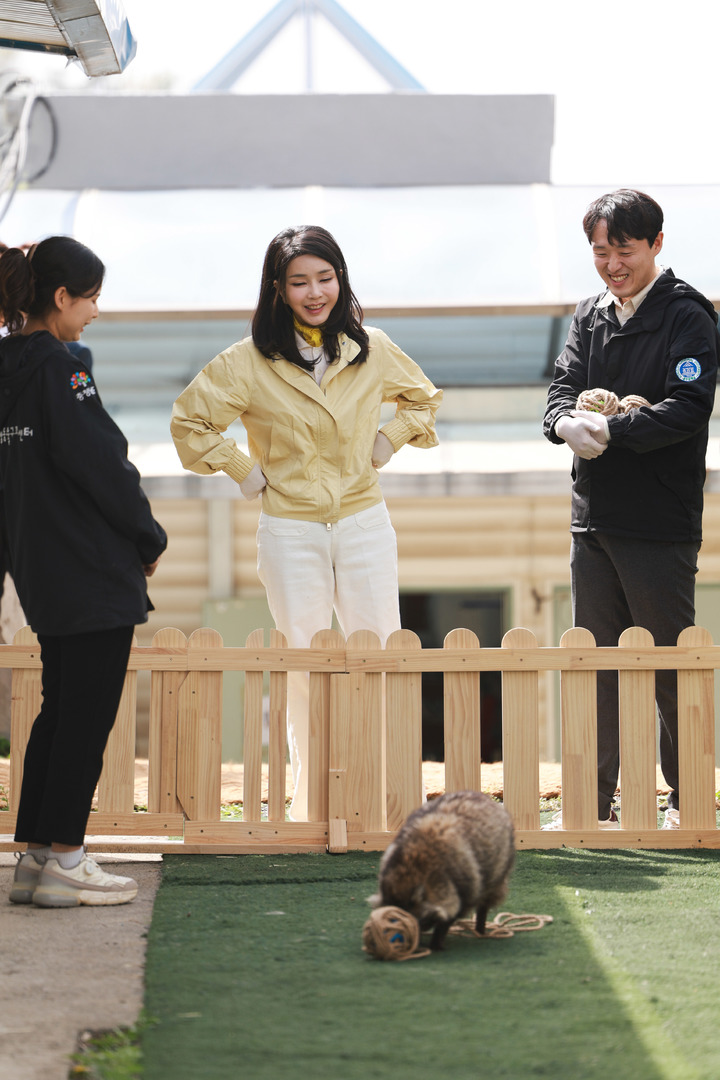 韩第一夫人,韩第一夫人访美韩服造型