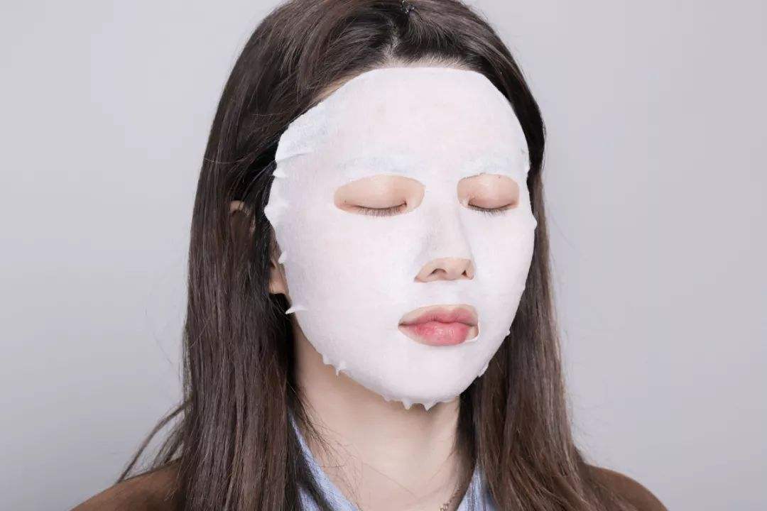 说真的，绝经之后我的皮肤越来越好，得益于睡前的4个习惯