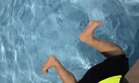 我游泳很费力为什么还游不远,游泳为什么会感到费力