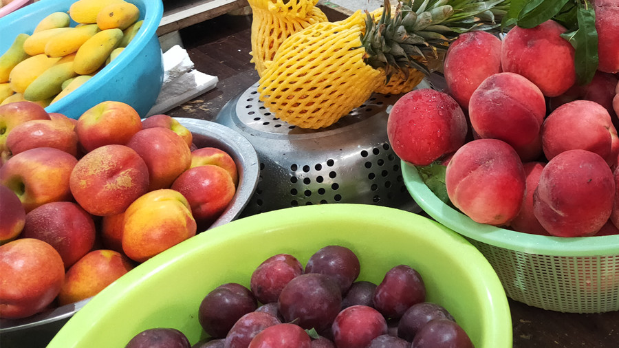 怎么挑选油桃又脆又香,买桃需谨慎