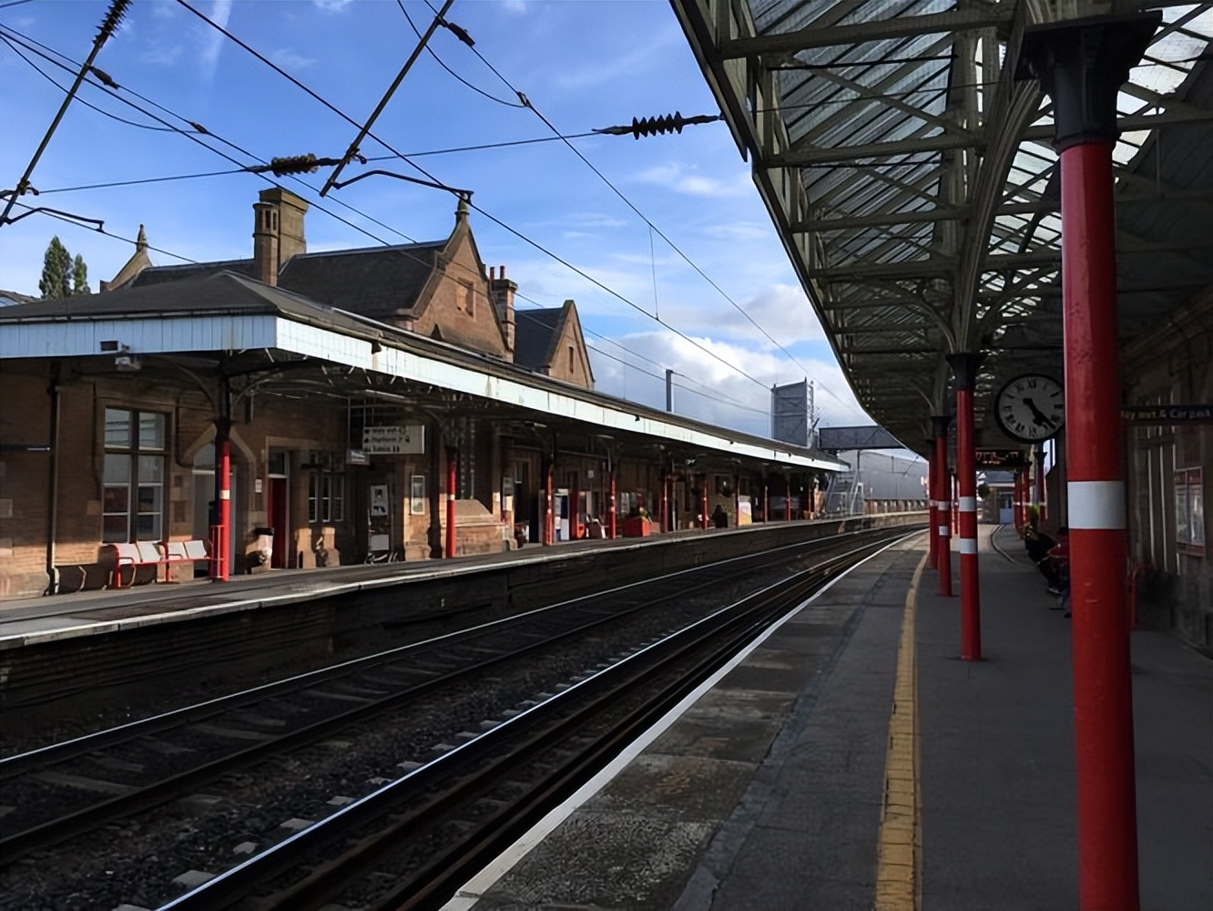 为什么火车站里不让上厕所,为什么列车进站的时候不让上厕所