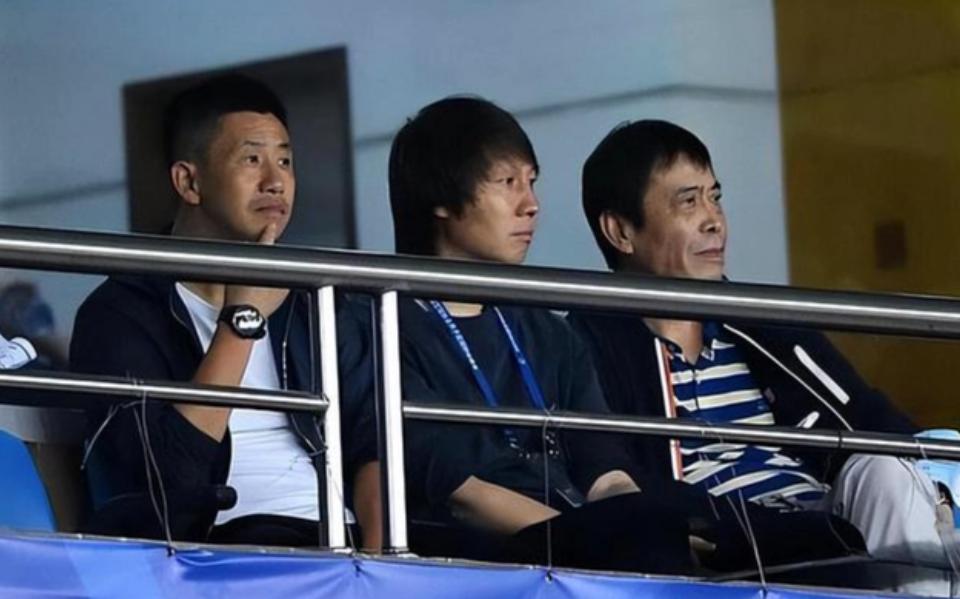 足协主席被查！球迷：最好的节日礼物！