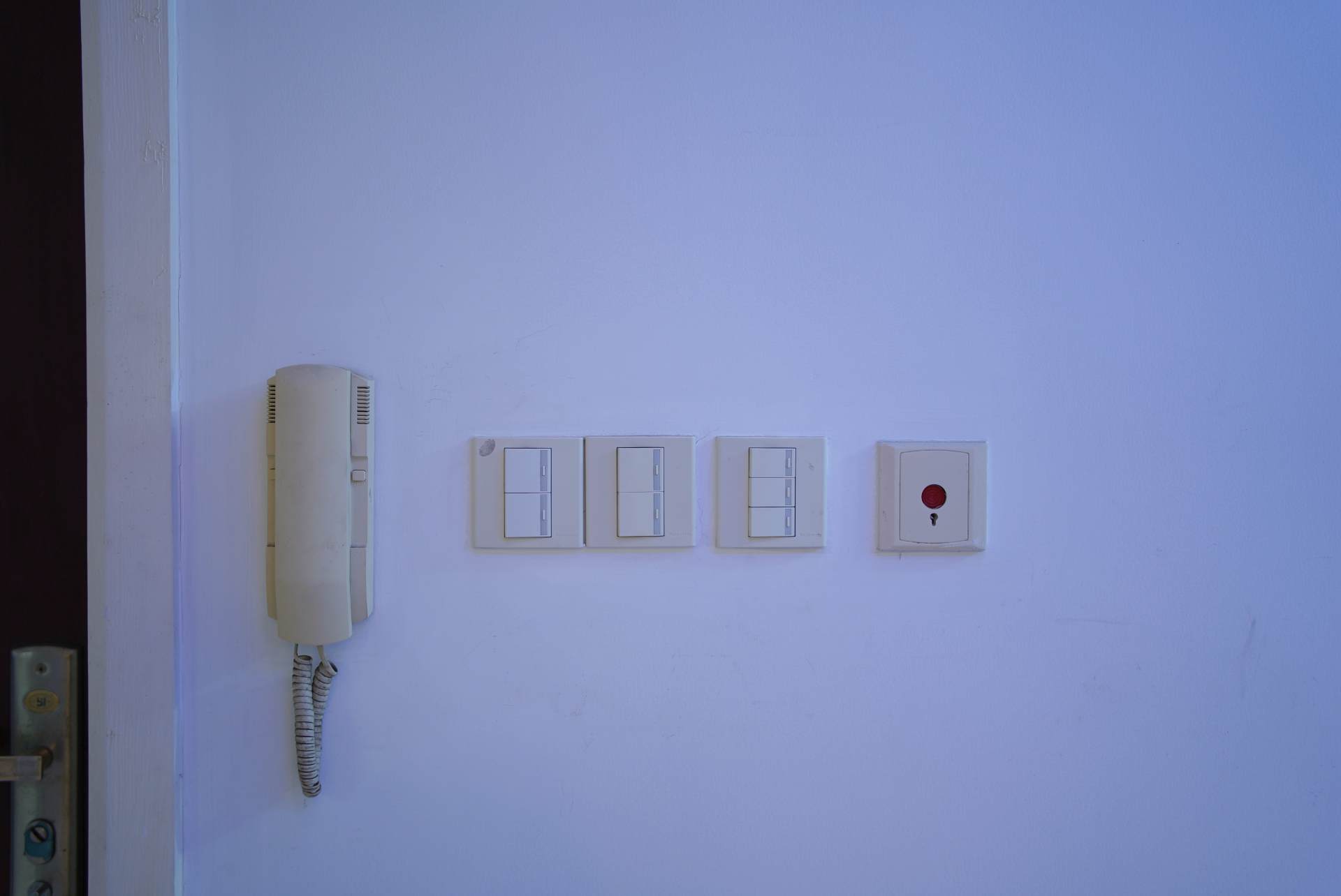 小户型也没有必要做全屋智能灯光,二手房客厅灯光改造