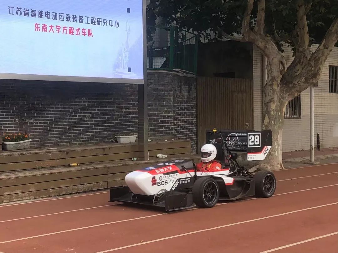 南京市第十三中学：一天之内，江苏省“985”高校在十三中开课