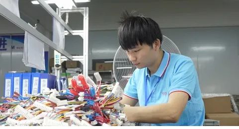 3000多聋人，在她的直播间找到了工作