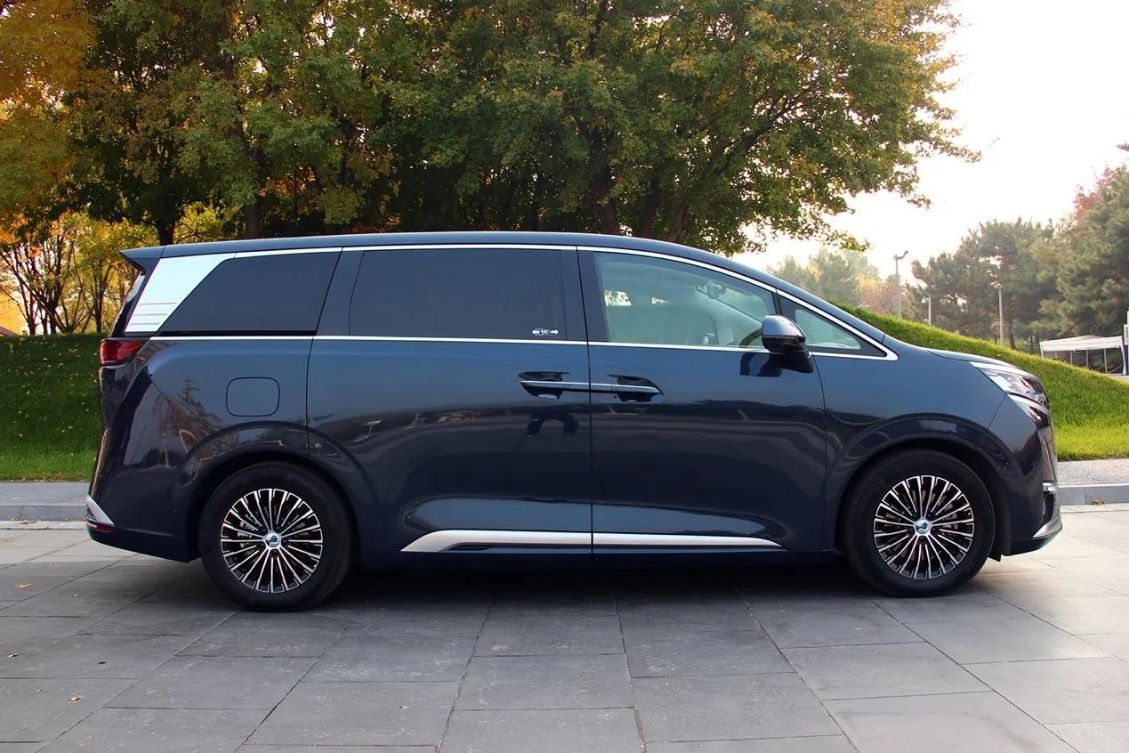 丰田阿尔法和腾势,腾势d9dm-i丰田阿尔法