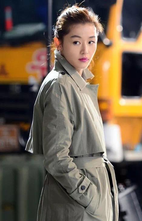 千颂伊现在多少岁了,38岁千颂伊近况