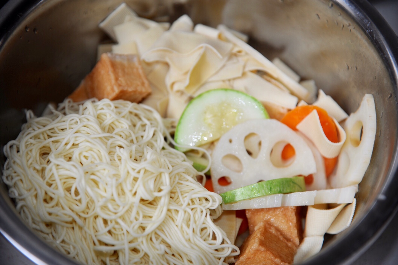 一块火锅底料怎么做麻辣烫,一块火锅底料怎么做冒菜