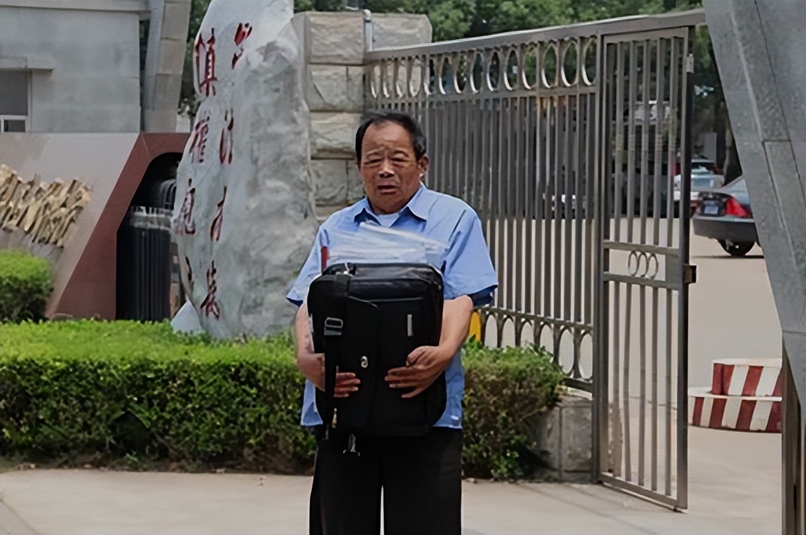 12年前，武汉医学博士11天5次捐精意外猝死，机构：我们只赔8.8万