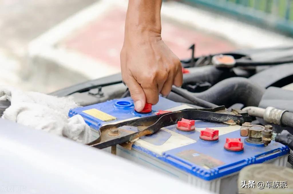 车子停放一年多了还能开吗,长期停放的车有这几点要注意了