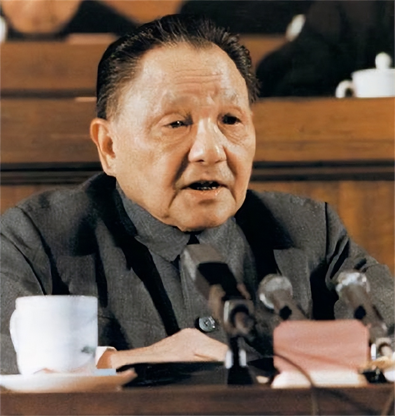 86年*伯承刘**逝世，*小平邓**看到治丧委员会名单大怒：怎么没有肖永银