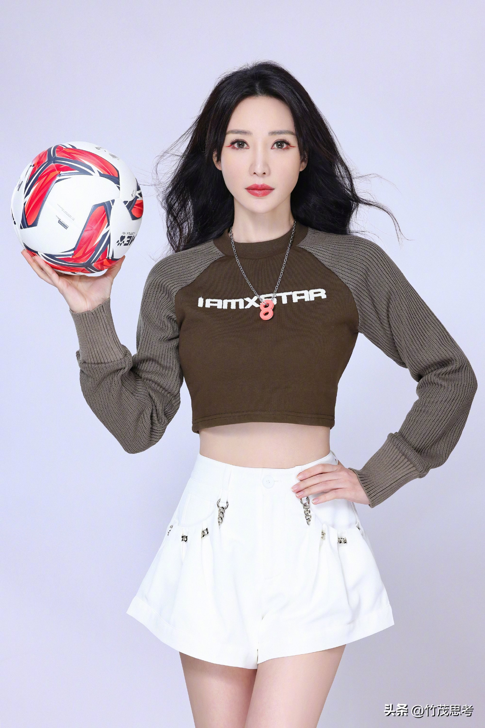 柳岩世界杯足球宝贝,柳岩变身足球宝贝