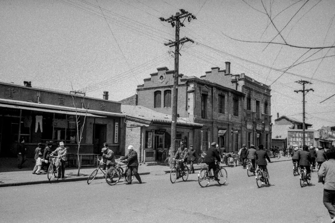 三十年前丝绸缎被面价格,老缎子被面值钱吗