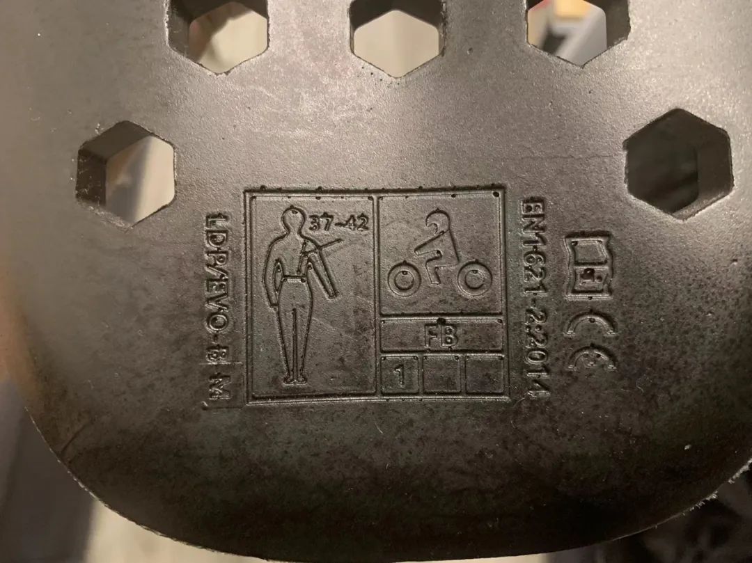 飞儿骑行服对比雷翅骑行服,飞儿黑金骑行服