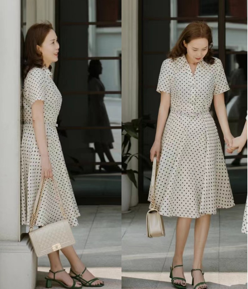 四十岁女人这样穿裙子又减龄时尚,40岁的女生130斤适合穿什么裙子