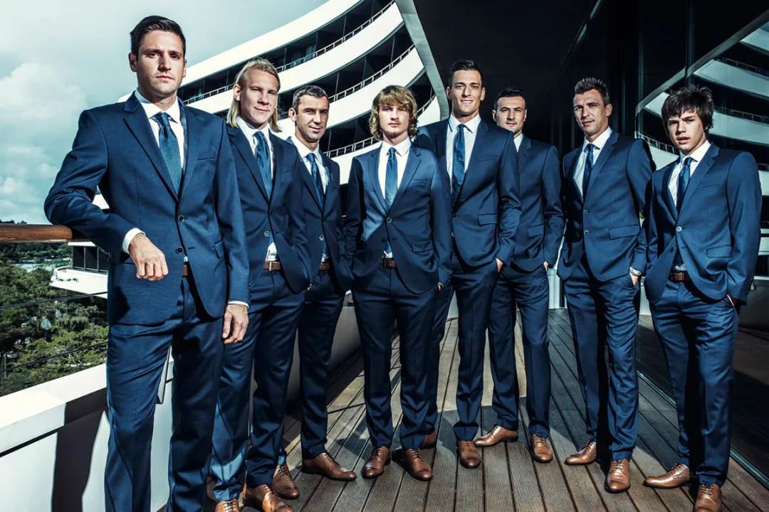 华尔街之狼穿着两千美元的西装,穿最靓的西装做最靓的仔