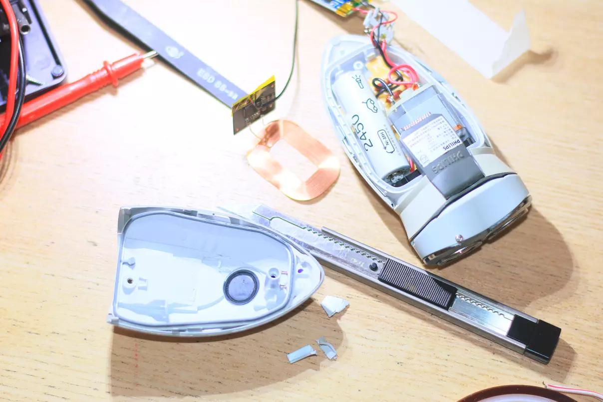 飞利浦剃须刀6070换电池教程,飞利浦剃须刀6070使用说明