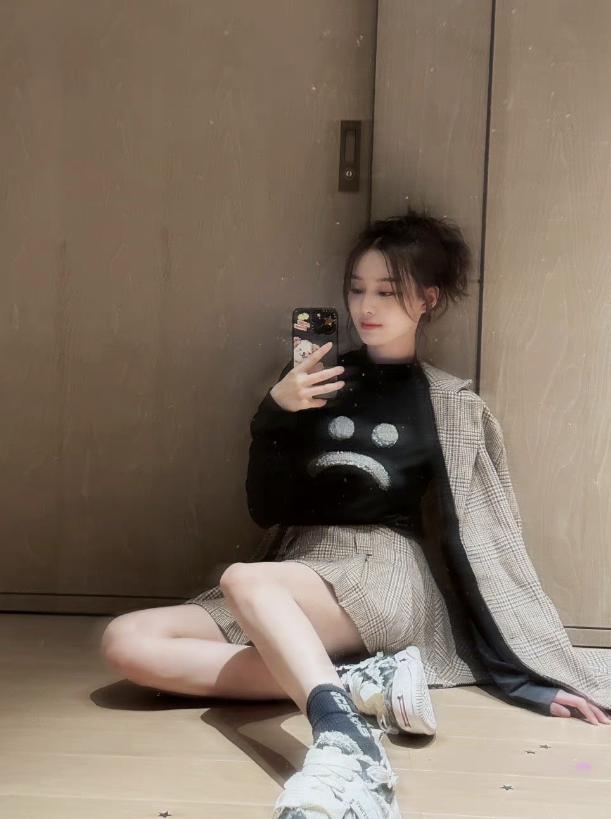 黄子韬徐艺洋出门开什么车,黄子韬带徐艺洋出席活动