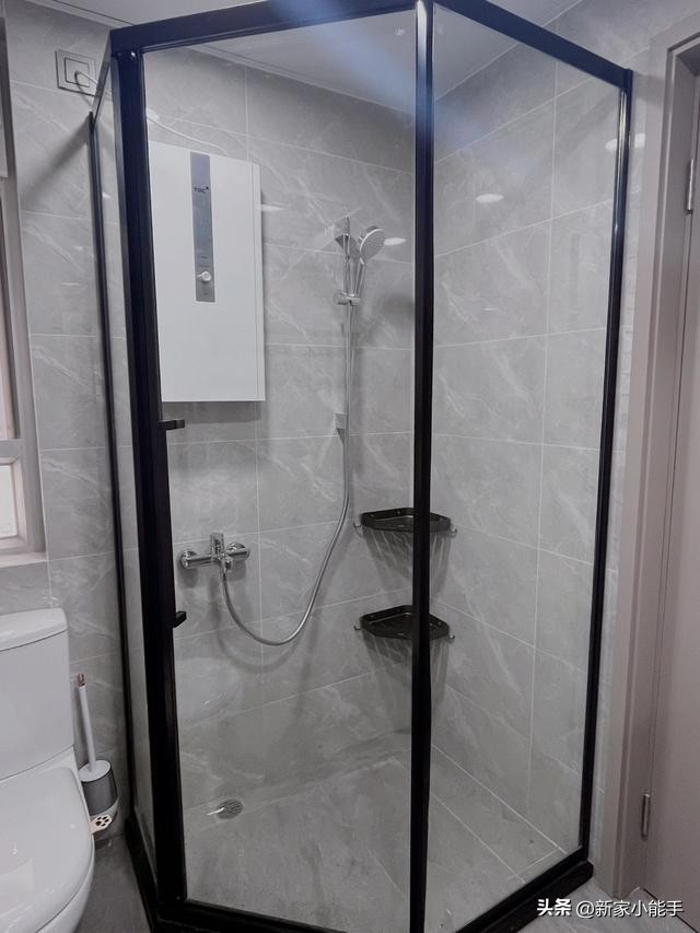 香港装修一个40平的房子多少钱,香港一家三口住20平方房