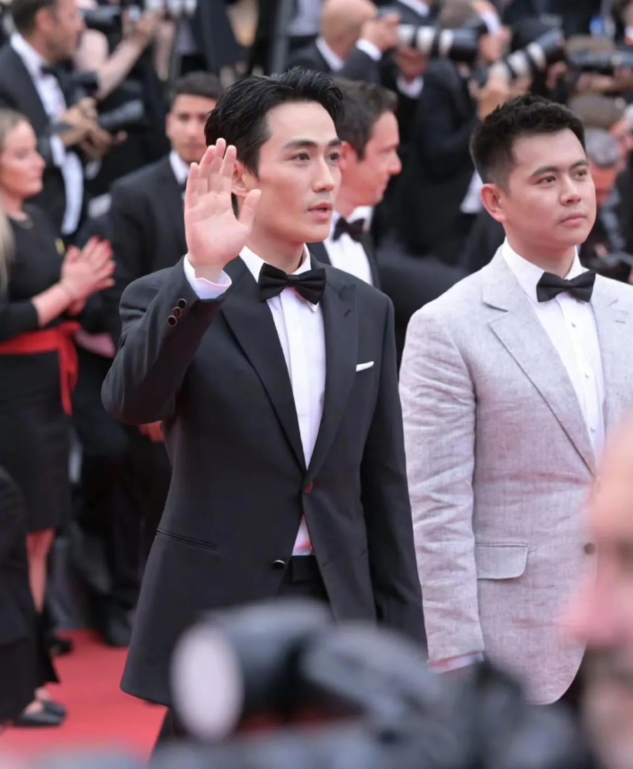 戛纳电影节红毯外国奇葩,戛纳红毯明星出丑有多尴尬