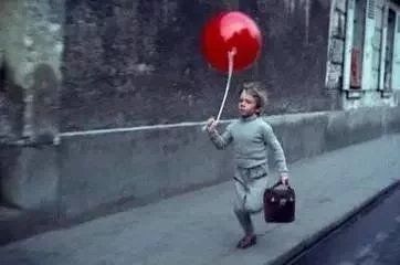 红气球电影主题是什么,红气球的电影解析