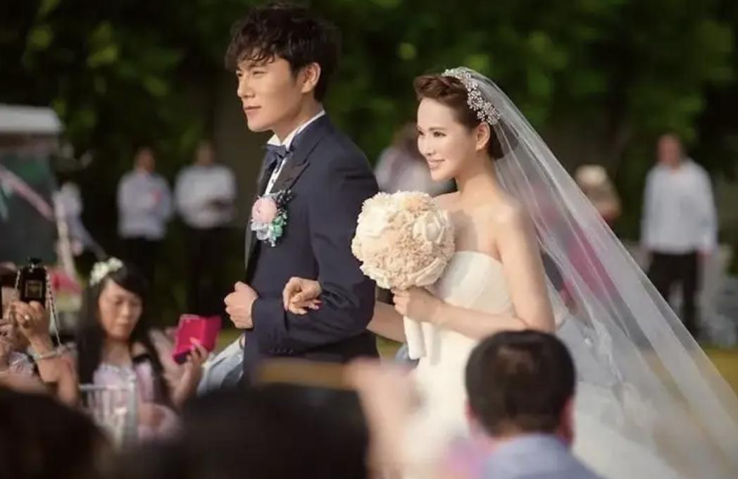 塑料姐妹花的吵架的日常,塑料姐妹花之间吵架正常吗