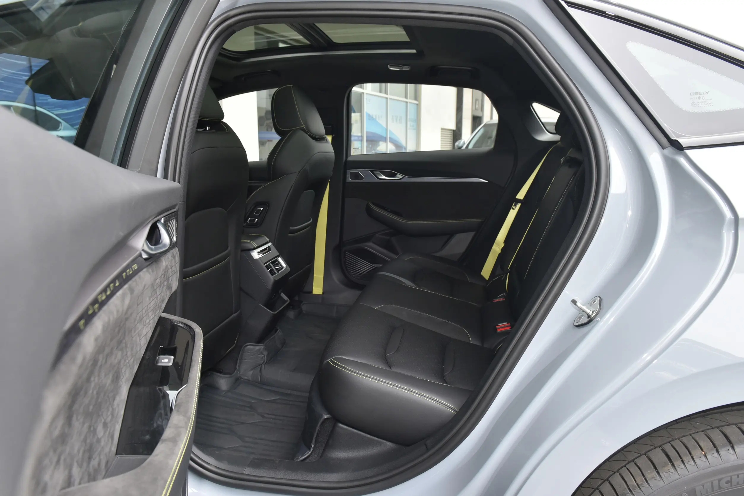 年轻人都爱的这3台家轿怎么选,年轻人讲究动力操控颜值的街车