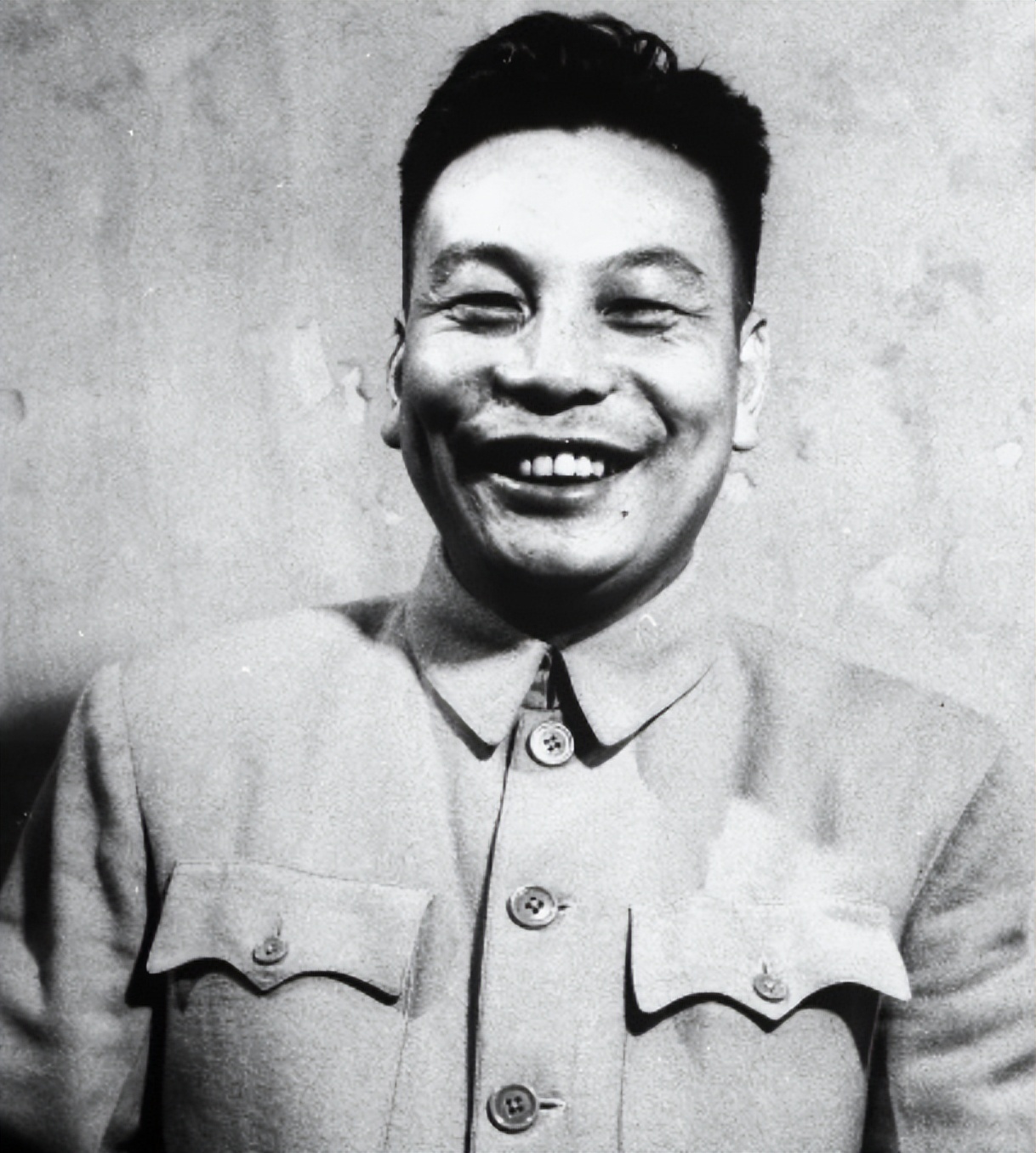 1986年华莱士问：台湾有何必要同大陆统一？*小平邓**的回答震耳欲聋