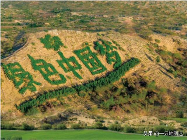 中国唯一一个被沙漠环绕的县城,我国西北方有个小城市