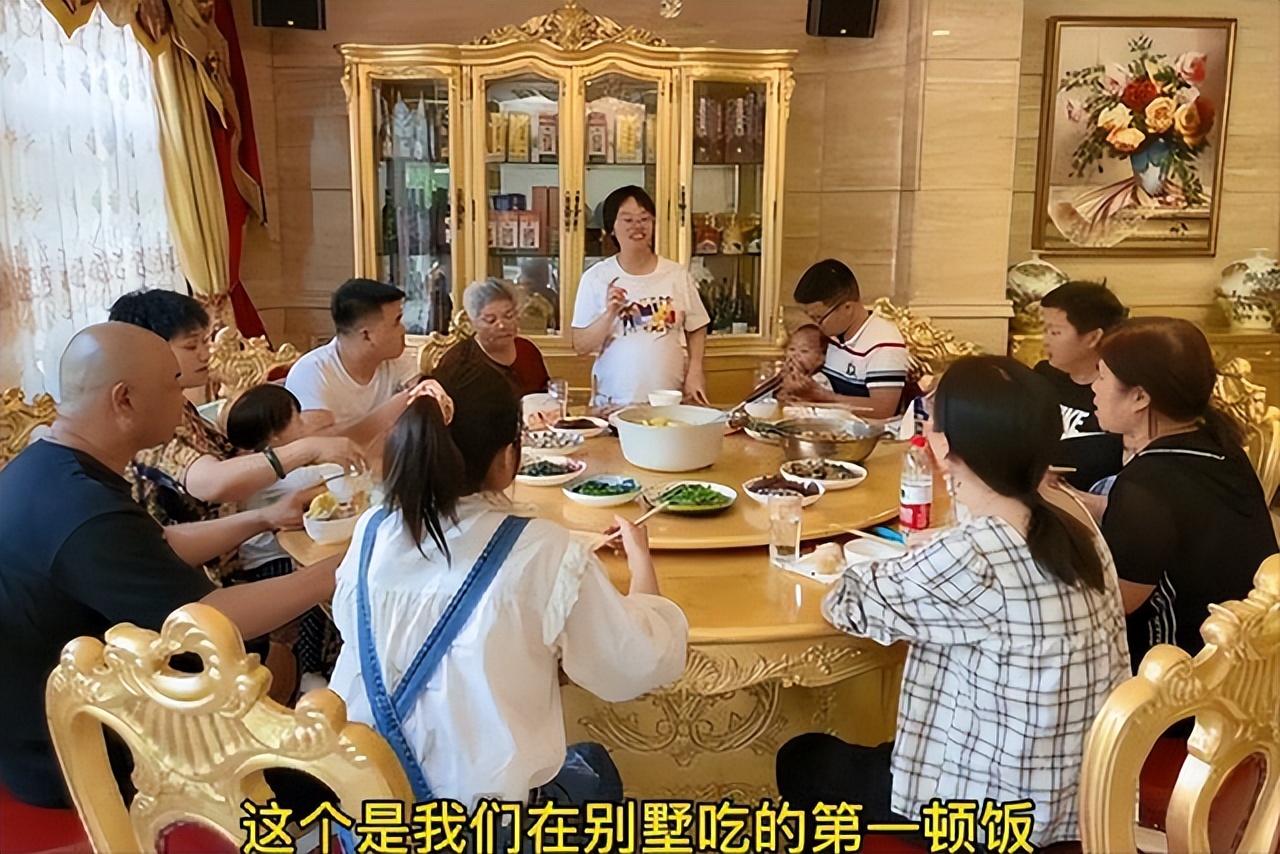 网红彩虹夫妇一天带货2、3亿，净赚400万，换800平别墅，为何高调