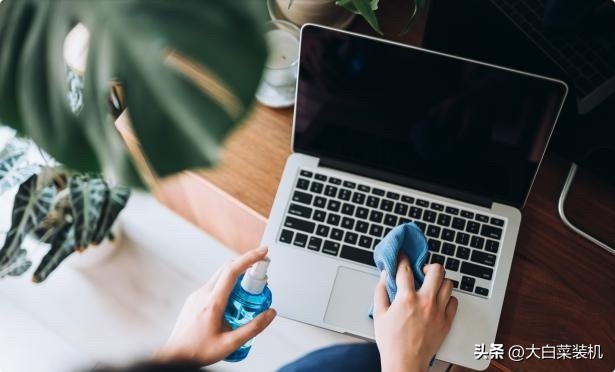 电脑屏幕脏了用酒精擦了会怎么样,电脑屏幕脏点用酒精擦不掉怎么办