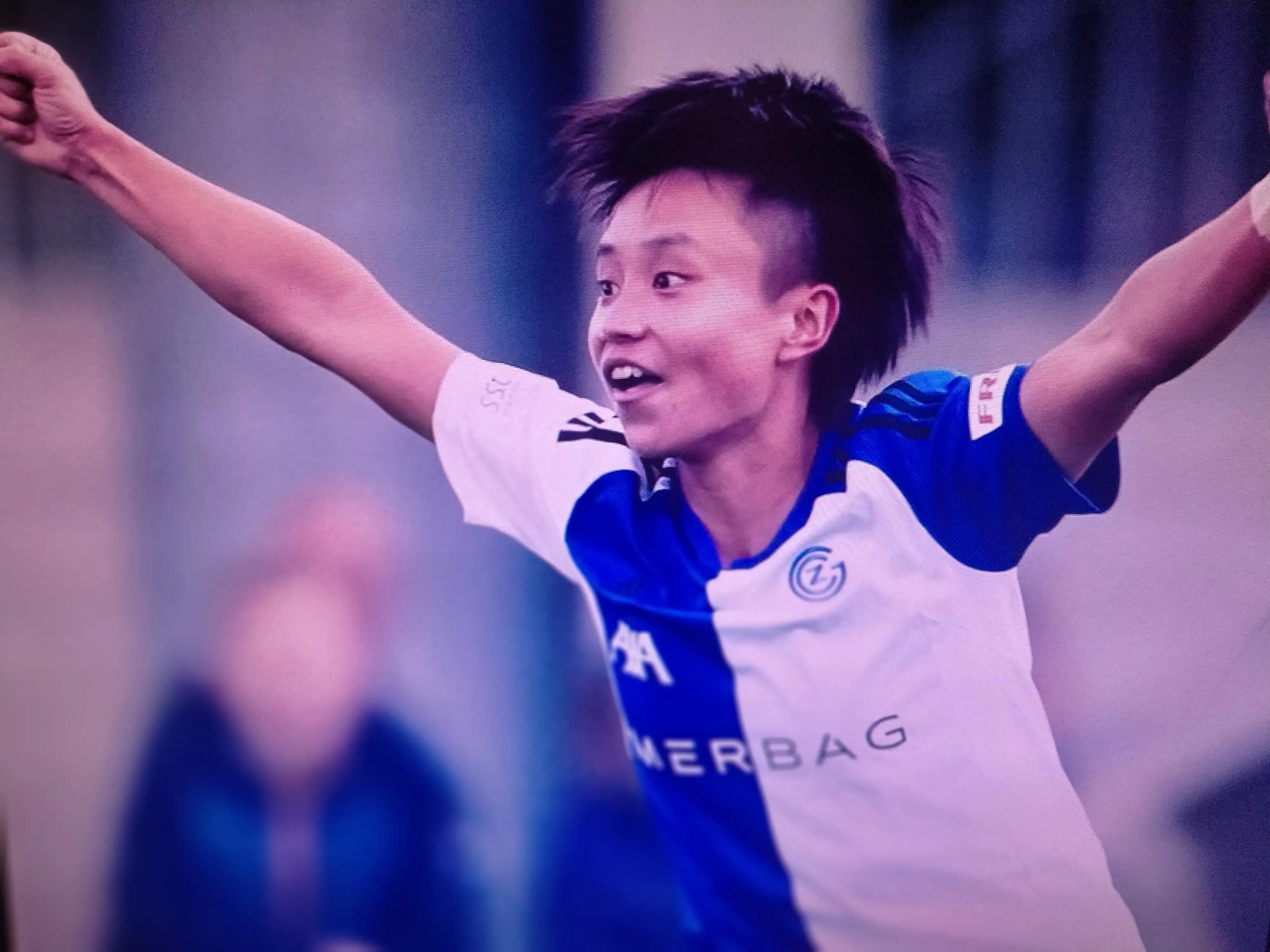 中国女足张琳艳恒大足校过人,中国女足张琳艳头球慢放