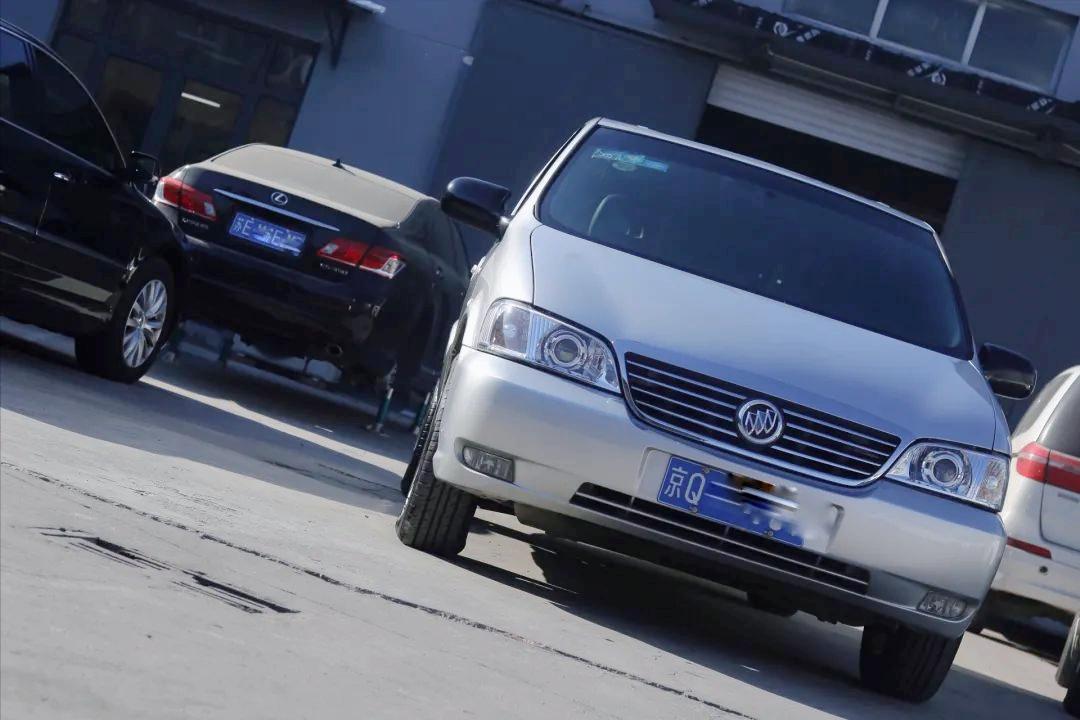 12款经典gl8车身翻新,怪兽修车老车翻新