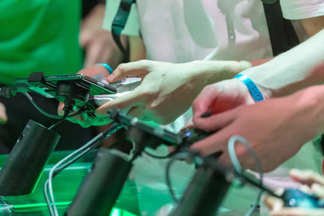 微软现在靠啥盈利,微软倒闭的原因