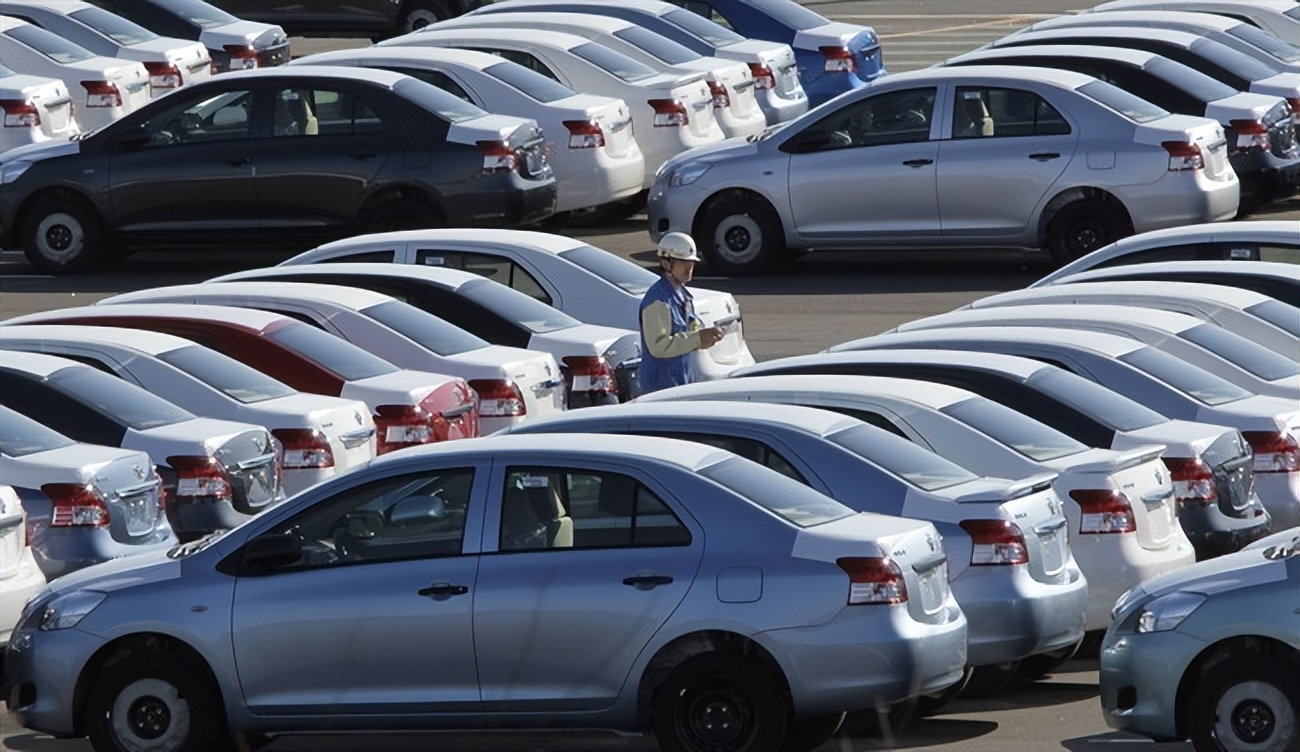 11日，军事冲突升级！美国想打世界大战？竟给乌军提供集束*弹炸**