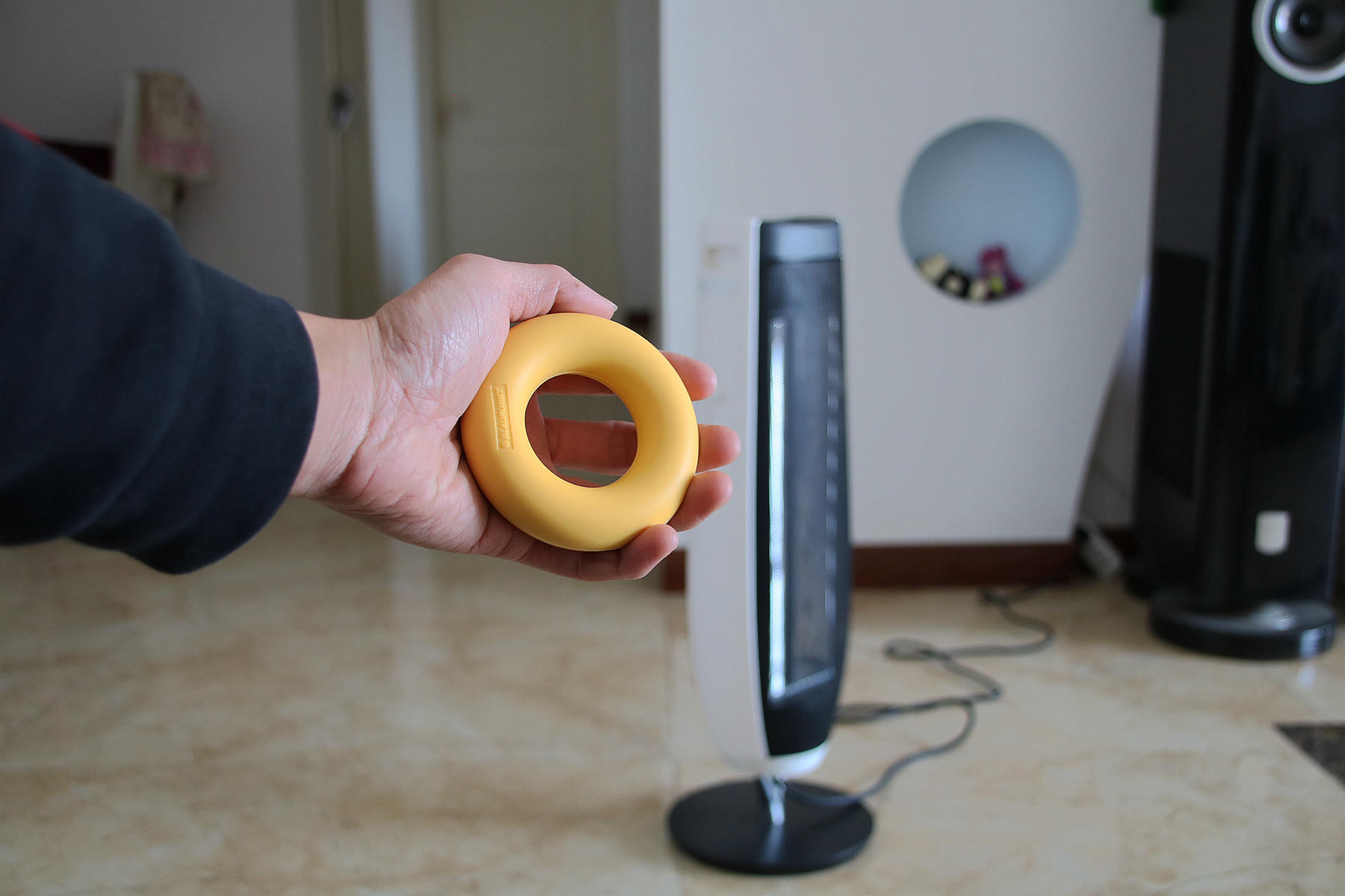 自从有了蓝宝这个“小太阳”，这个冬天家里从此不再寒冷