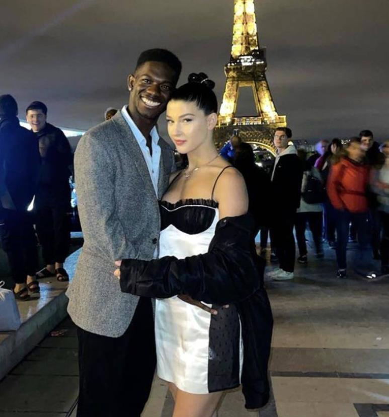 比尔盖茨20岁的掌上明珠，送黑人男友8.6亿豪宅，胸衣外穿走红毯